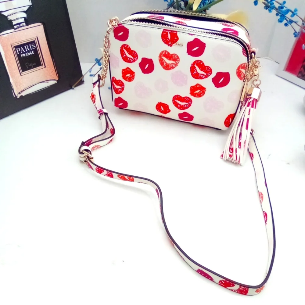 Aldo Bag Women's Kiss/Lips Purse With Crossbody Adjustable Strap NWT